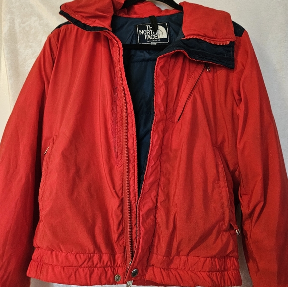 VTG THE NORTH FACE CHERRY RED DOWN FILLED JACKET Size Small - Picture 7 of 12